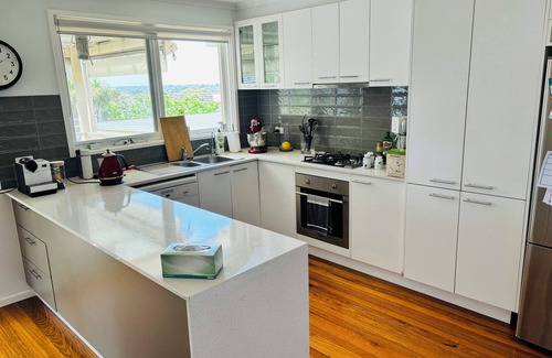 Gowanbrae House | Hillside Haven - 10 mins from the airport