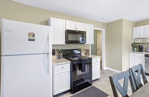 Lupton City House | Hillside Haven - affordable, and convenient