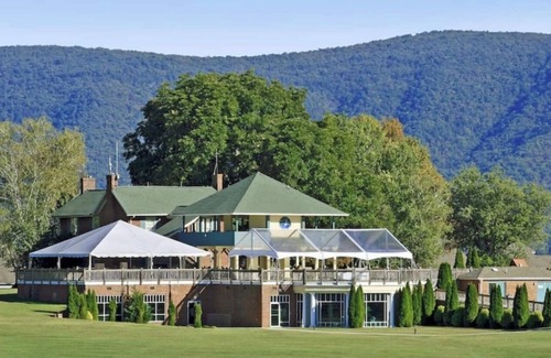 North Shore Condo | Hillside Haven - Cozy Condo at Smith Mountain Lake