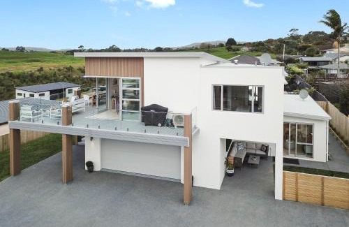 Raglan House | Hillside Haven House & Unit