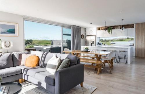 Raglan House | Hillside Haven House & Unit