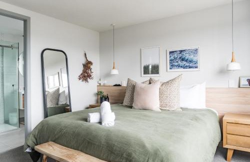 Raglan House | Hillside Haven House & Unit