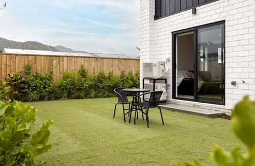 Trentham House | Hillside Haven: Trentham Escape