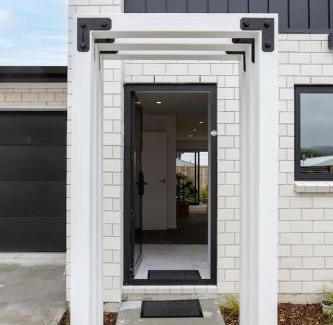 Trentham House | Hillside Haven Trentham Escape