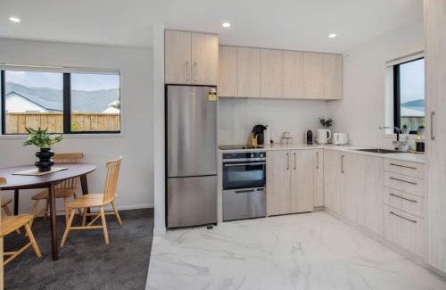 Trentham House | Hillside Haven Trentham Escape