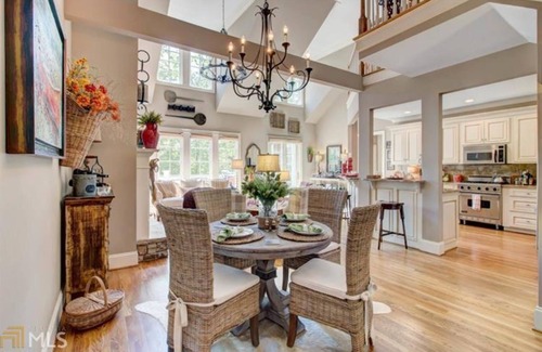 Clayton House | Hillside Hideaway - a well-appointed, luxury cottage nestled above Lake Burton
