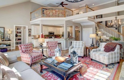 Clayton House | Hillside Hideaway - a well-appointed, luxury cottage nestled above Lake Burton