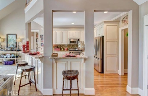 Clayton House | Hillside Hideaway - a well-appointed, luxury cottage nestled above Lake Burton