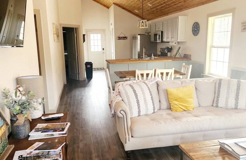Jasper House | Hillside Hideaway Cabin near Jasper
