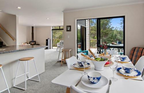 Ngaio Bay House | Hillside Hideaway - Kaiteriteri Holiday Home