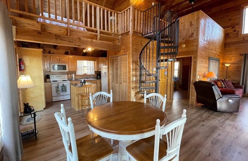 Murphy Cabin | Hillside Hideaway - log cabin in the woods