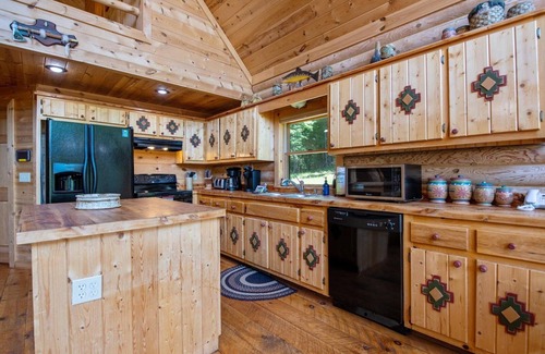 Mineral Bluff Cabin | Hillside Hideaway - Mineral Bluff