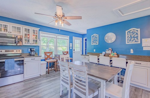 Frankfort House | Hillside Hideout With Scenic Bluegrass Hot Tub Views!