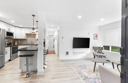 North Beacon Hill Apartment | Hillside in Seattle - well appointed