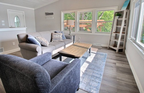 South Haven House | Hillside Retreat on Lake Sylvia