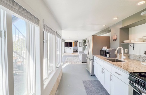 Whittier House | Hillside Retreat: Stunning Views & Lush Gardens