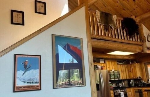 Greer Cabin | Hillside Rustic Retreat