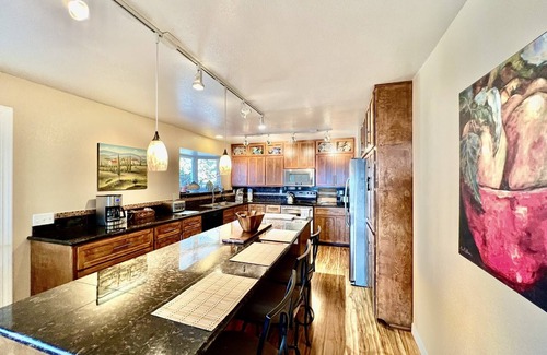 Gold Beach House | Hillside Terrace Retreat