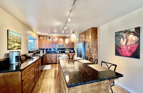 Gold Beach House | Hillside Terrace Retreat