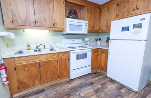 Springmaid Mountain Apartment | Hillside Triplex Main