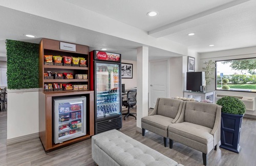 Tulare Hotel | Hillstone Inn Tulare, an Ascend Collection Hotel
