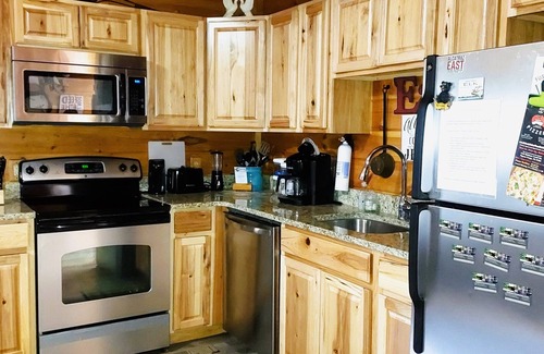 Gatlinburg - Pigeon Forge Cabin | Hilltop Cabin in Pigeon Forge; Near Attractions; Five Star Reviews