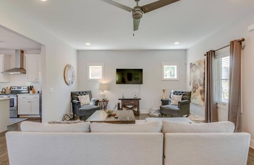 Katie Hill Neighborhood House | Hilltop Charmer - Super Close To Downtown - 3Br