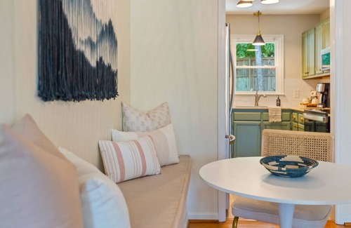 Northwest Raleigh House | Hilltop cottage - Midtown Raleigh - pet friendly