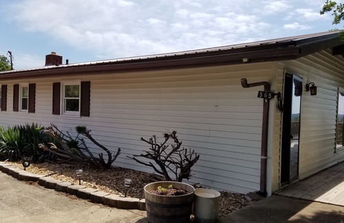 Waverly House | Hilltop cozy house overlooking Kentucky lake with access to load boat sleeps 10