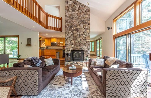 Chestnut Springs House | Hilltop Escape At Wintergreen