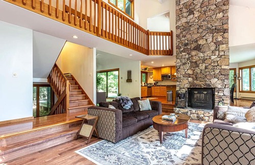Chestnut Springs House | Hilltop Escape At Wintergreen