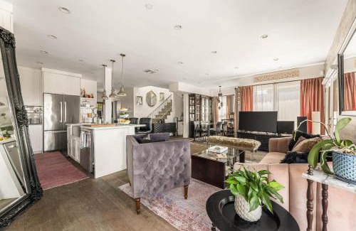 Elysian Heights House | Hilltop Escape