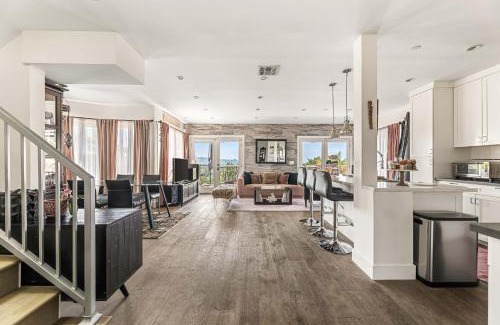 Elysian Heights House | Hilltop Escape