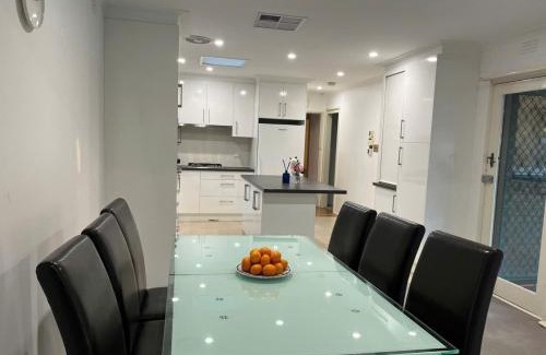 Ringwood North House | Hilltop Haven