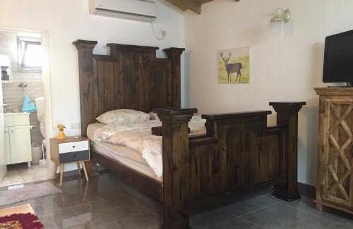 Poriya Illit Ski Chalet | Hilltop Haven