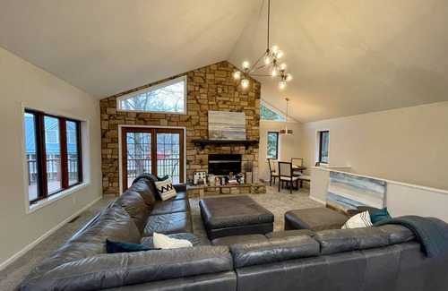 Union House | Hilltop Haven: Large/Private Home, Baldwin Lake (Union, MI) w/ INCLUDED Pontoon