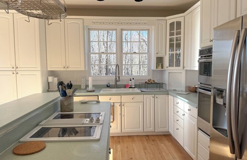 Fairview House | Hilltop Haven-Spacious 6-bedroom house sleeps 10 with pool table near Asheville