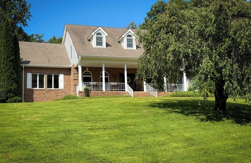 Fairview House | Hilltop Haven-Spacious 6-bedroom house sleeps 10 with pool table near Asheville