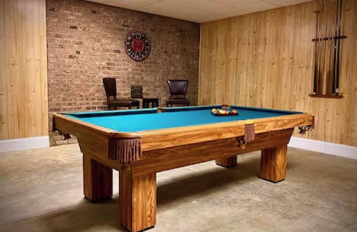 Fairview House | Hilltop Haven-Spacious 6-bedroom house sleeps 10 with pool table near Asheville