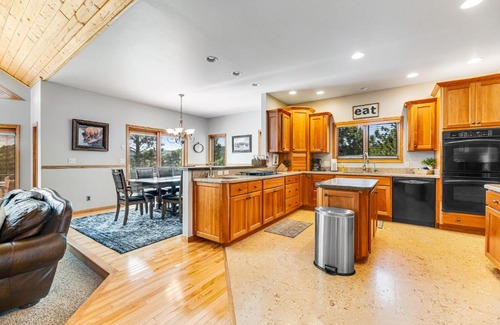 Deadwood House | Hilltop Haven