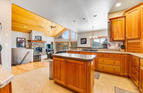 Deadwood House | Hilltop Haven
