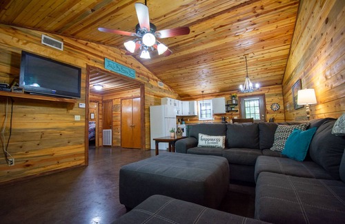 Board Camp Cabin | Hilltop Hideaway - Mtn Lodge - Ride to the Trails!