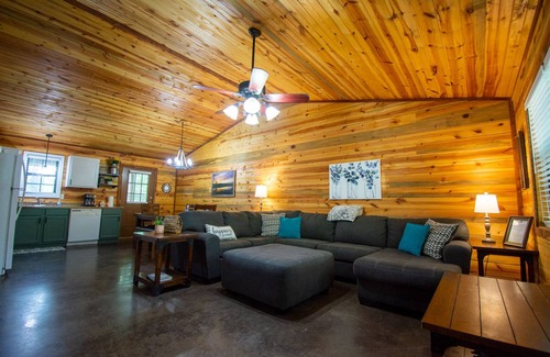 Board Camp Cabin | Hilltop Hideaway - Mtn Lodge - Ride to the Trails!