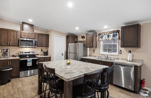 Ashland House | Hilltop Hideaway