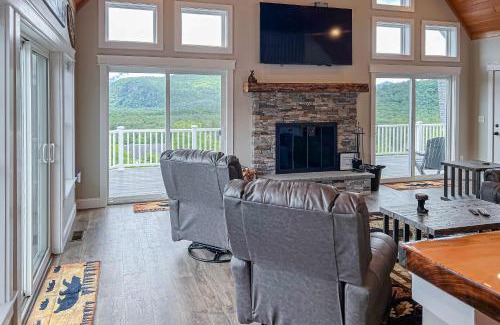 Intervale House | Hilltop Hideaway