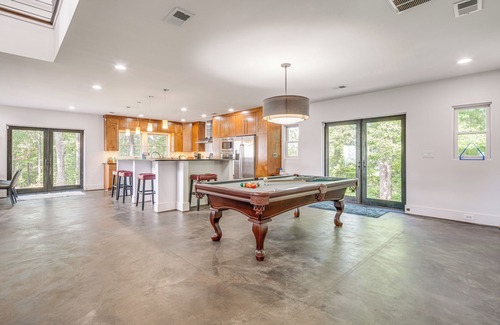 Lynn House | Hilltop Home w/Hot Tub & Views: Blue Ridge Mtn