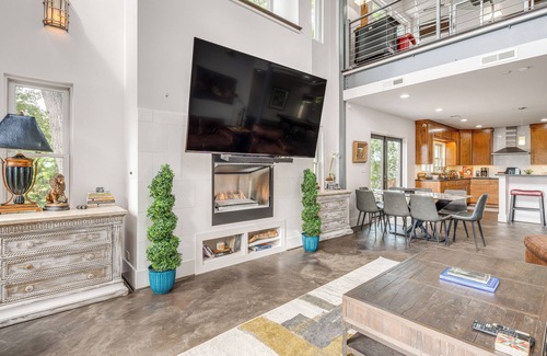 Lynn House | Hilltop Home w/Hot Tub & Views: Blue Ridge Mtn