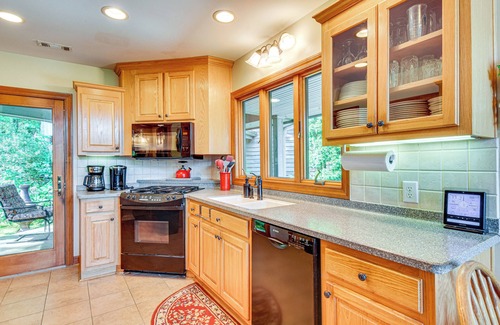 Dahlonega House | Hilltop Home w/Panoramic Forest & Mountain Views!