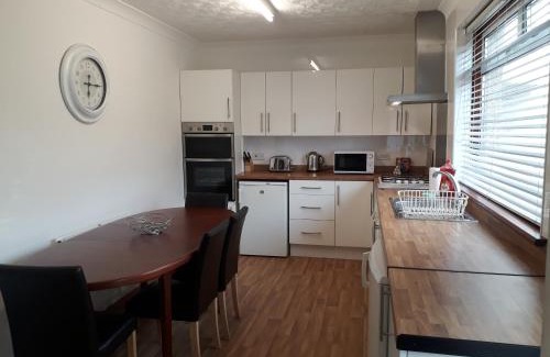 Airdrie Apartment | Hilltop House