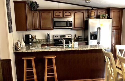 Wagoner House | Hilltop Lake Retreat